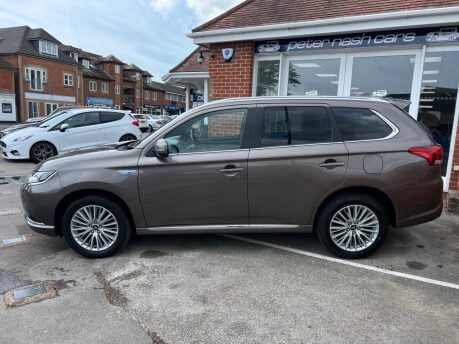 Mitsubishi Outlander 2.4h TwinMotor 13.8kWh Dynamic Safety SUV 5dr Petrol Plug-in Hybrid CVT 4WD 6