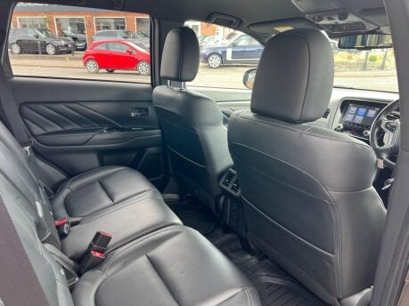 Mitsubishi Outlander 2.4h TwinMotor 13.8kWh Dynamic Safety SUV 5dr Petrol Plug-in Hybrid CVT 4WD 19