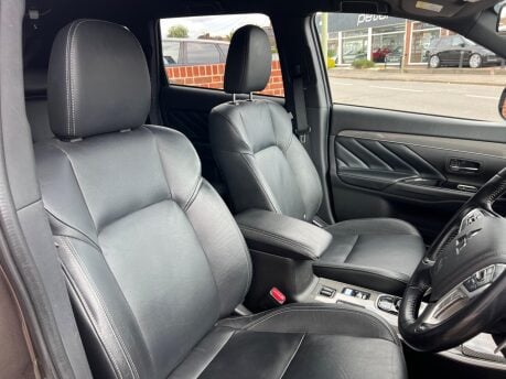 Mitsubishi Outlander 2.4h TwinMotor 13.8kWh Dynamic Safety SUV 5dr Petrol Plug-in Hybrid CVT 4WD 20