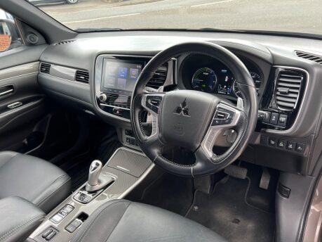 Mitsubishi Outlander 2.4h TwinMotor 13.8kWh Dynamic Safety SUV 5dr Petrol Plug-in Hybrid CVT 4WD 22
