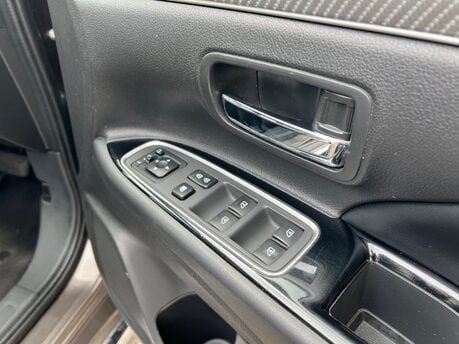 Mitsubishi Outlander 2.4h TwinMotor 13.8kWh Dynamic Safety SUV 5dr Petrol Plug-in Hybrid CVT 4WD 27
