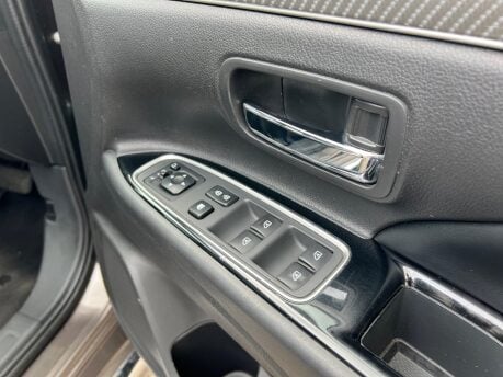 Mitsubishi Outlander 2.4h TwinMotor 13.8kWh Dynamic Safety SUV 5dr Petrol Plug-in Hybrid CVT 4WD 27