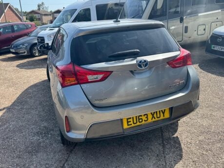 Toyota Auris EXCEL VVT-I 5