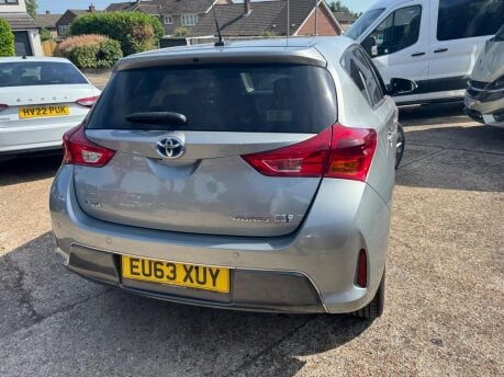 Toyota Auris EXCEL VVT-I 7