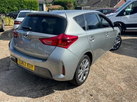Toyota Auris EXCEL VVT-I 8