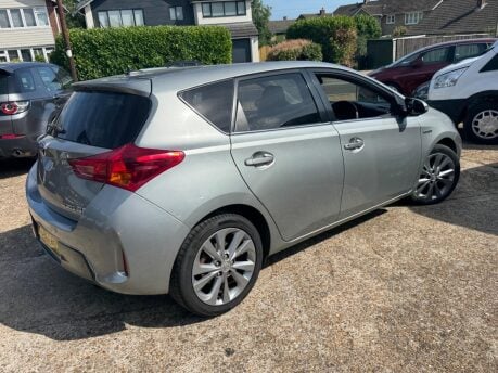 Toyota Auris EXCEL VVT-I 9