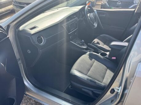 Toyota Auris EXCEL VVT-I 13