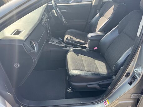 Toyota Auris EXCEL VVT-I 14