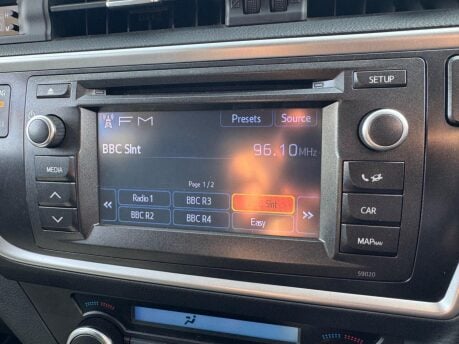 Toyota Auris EXCEL VVT-I 25