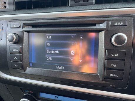 Toyota Auris EXCEL VVT-I 26