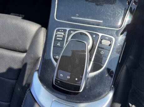 Mercedes-Benz C Class C220 D AMG LINE PREMIUM 34