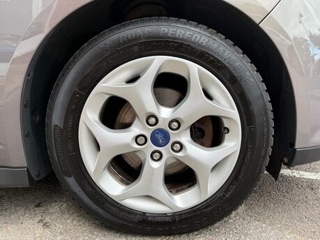 Ford C-Max ZETEC TDCI 11