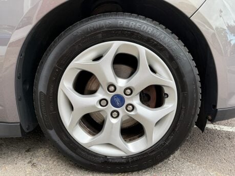 Ford C-Max ZETEC TDCI 11