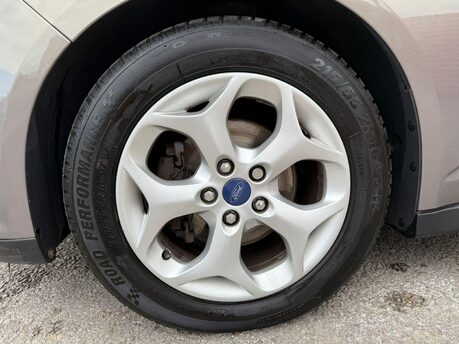 Ford C-Max ZETEC TDCI 13