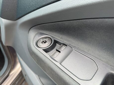 Ford C-Max ZETEC TDCI 18