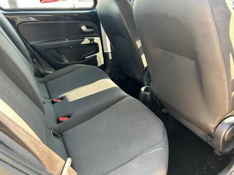 Volkswagen Up BASE 9