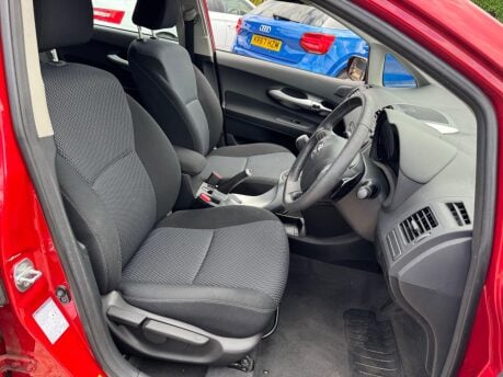 Toyota Auris 1.6 V-Matic TR MultiMode Euro 5 5dr 23