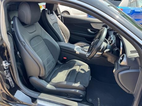Mercedes-Benz C Class C 300 AMG LINE 19