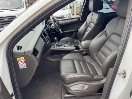 Porsche Macan 3.0 TD V6 S PDK 4WD Euro 6 (s/s) 5dr 16