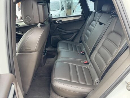 Porsche Macan 3.0 TD V6 S PDK 4WD Euro 6 (s/s) 5dr 19