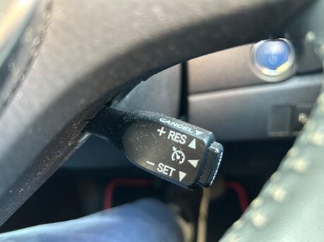Toyota Auris 1.8 VVT-h Excel CVT Euro 6 (s/s) 5dr 18