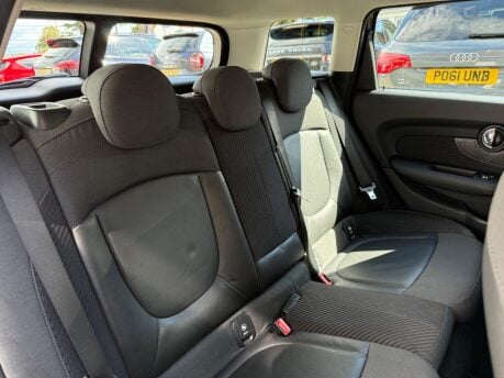 Mini Clubman COOPER D 9