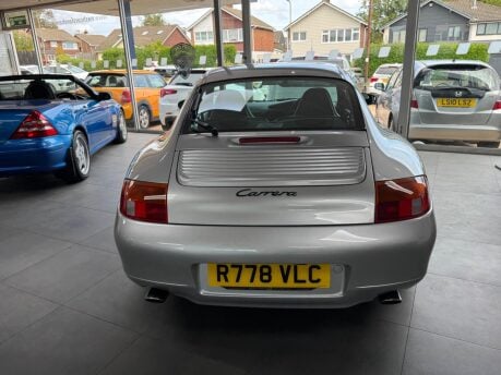Porsche 911 CARRERA 5