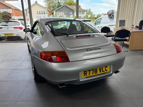 Porsche 911 CARRERA 4