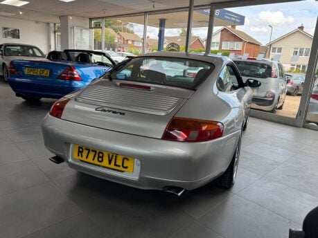 Porsche 911 CARRERA 6