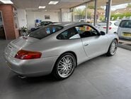 Porsche 911 CARRERA 8