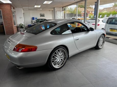 Porsche 911 CARRERA 8