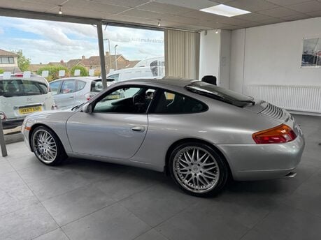 Porsche 911 CARRERA 2