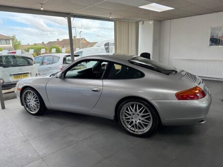 Porsche 911 CARRERA 2