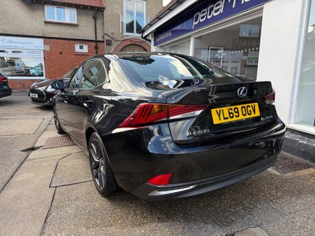Lexus Is 300H F SPORT 5