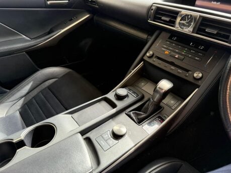 Lexus Is 300H F SPORT 22