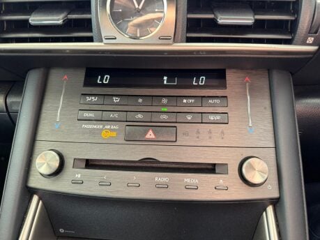 Lexus Is 300H F SPORT 38
