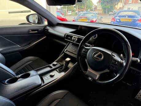 Lexus Is 300H F SPORT 4