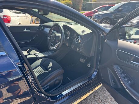 Mercedes-Benz GLA GLA 220 D 4MATIC AMG LINE PREMIUM 23