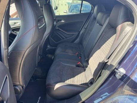 Mercedes-Benz GLA GLA 220 D 4MATIC AMG LINE PREMIUM 19