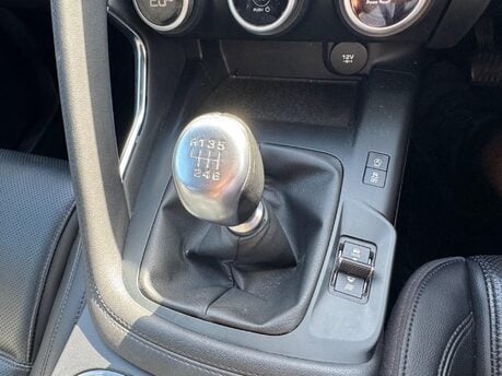 Jaguar E-Pace S 33
