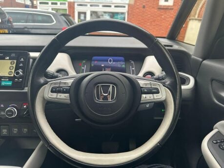 Honda Jazz I-MMD EX 18