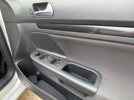 Volkswagen Golf 2.0 TDI SE DSG Euro 5 5dr 16