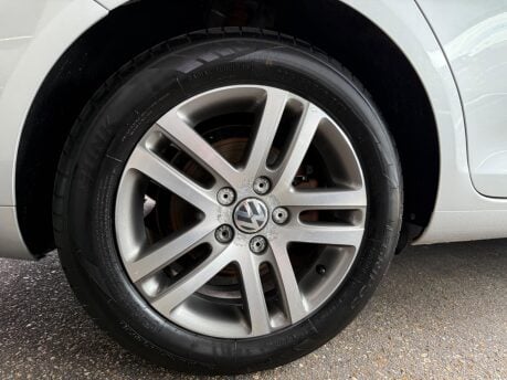 Volkswagen Golf 2.0 TDI SE DSG Euro 5 5dr 4