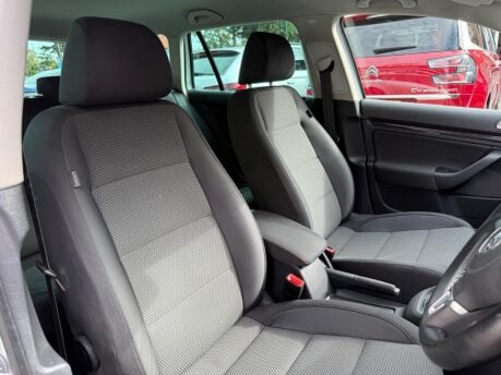 Volkswagen Golf 2.0 TDI SE DSG Euro 5 5dr 17