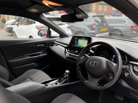 Toyota C-HR GR SPORT 4