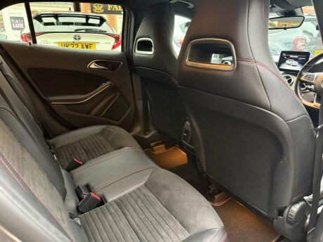 Mercedes-Benz GLA GLA 220 D 4MATIC AMG LINE 19
