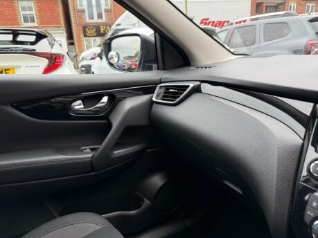 Nissan Qashqai DIG-T ACENTA PREMIUM 38