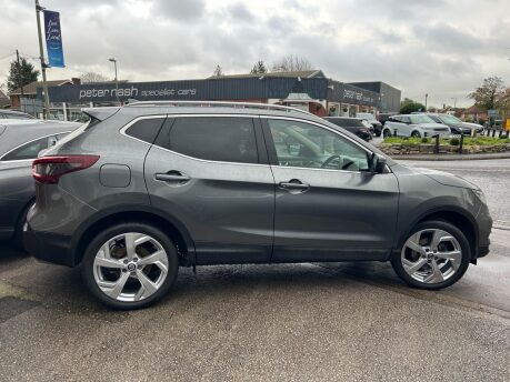 Nissan Qashqai 1.3 DIG-T N-Motion Euro 6 (s/s) 5dr 7