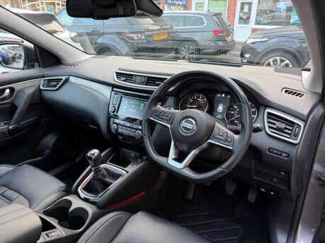 Nissan Qashqai 1.3 DIG-T N-Motion Euro 6 (s/s) 5dr 21