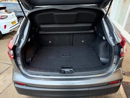 Nissan Qashqai 1.3 DIG-T N-Motion Euro 6 (s/s) 5dr 12